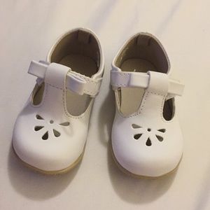 Baby girl white shoes Size 3 New w/ box